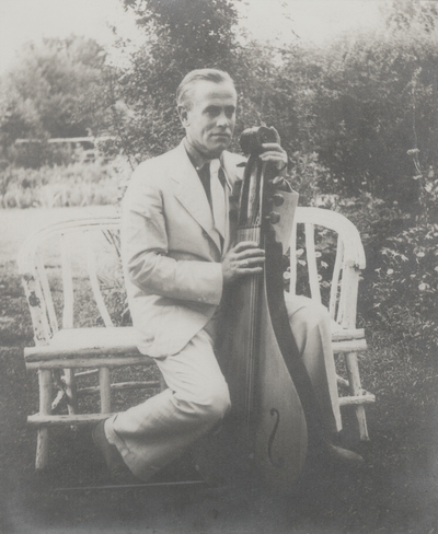 John Jacob Niles with dulcimer, taken at home of Sam Elliott; Pittsburgh, Pennsylvania