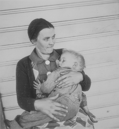 Trip to Chavies, KY: mother and child; John Jacob Niles