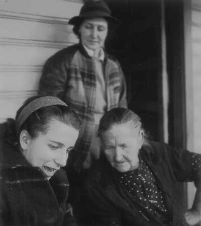 Aunt Becky McLemore with Rena Niles and unidentified woman, 