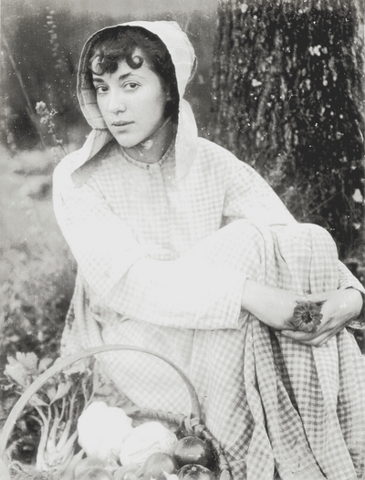 Young woman in the mountains; Loretto, KY; John Jacob Niles