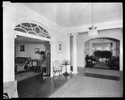 Entrance hall, 2 rooms visible
