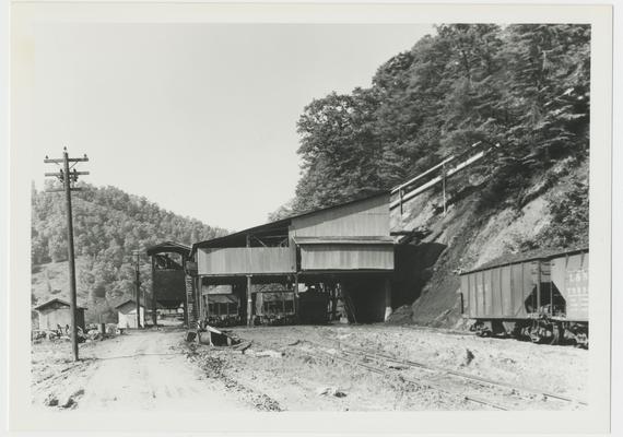 Marlowe Coal Company; Defiance, Kentucky - view of tipple