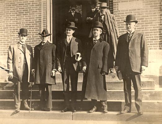 Group of five men on steps. Caleb Powers and his counsel. Judge [Samuel M.] Wilson on left. Mr. Sims. Caleb Powers