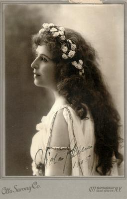 Viola Allen; autographed:                          Viola Allen, 1905 ; Photographer: Sarony, New York