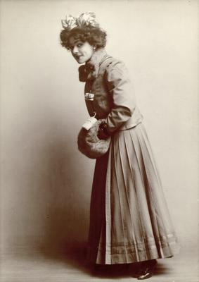 Alla Nazimova (Mlle. Nasimoff); no photographer or place given