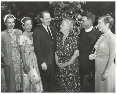 Margaret Wickliffe Preston Johnson (1885-1964) with an unidentified group of people