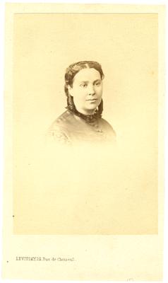 Unidentified woman (duplicate of #130) (same subject as #99, #108, #130)