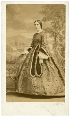 Unidentified woman (duplicate of #21) (same subject as #123, #150)
