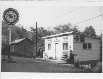 Series SF-26-SF2: Clay Co., Hensley's Pure Oil gas station