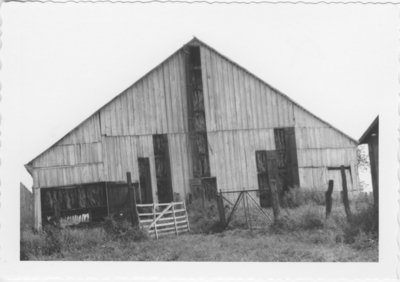 Full tobacco barn, Boone Co