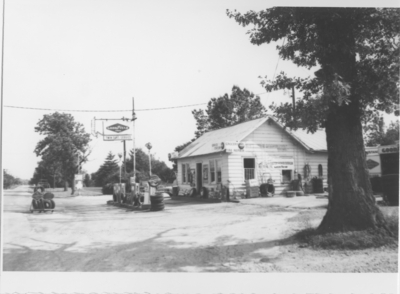 Series S-3-S25: Lawrenceburg (Ky.), Twin Cars service and grocery