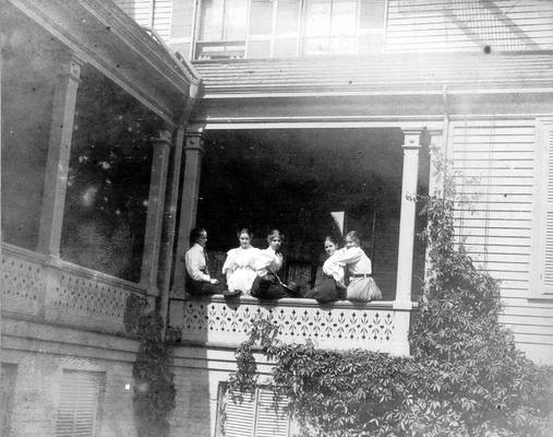 Group of five adolescent women, members of the Shelby family
