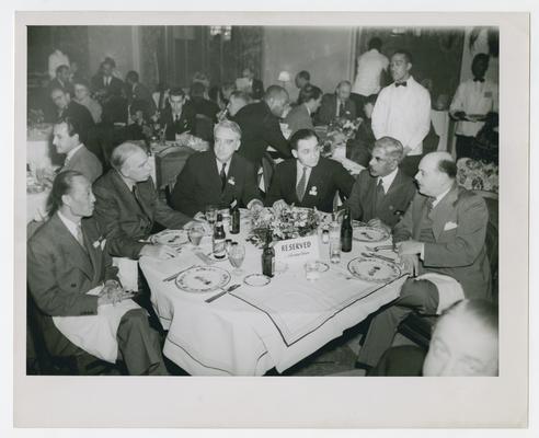 Secretary Vinson dines with participants at Savannah Conference