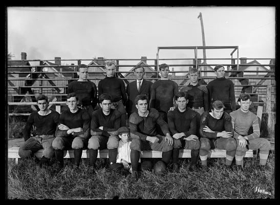 Football team beginning of season 1910
