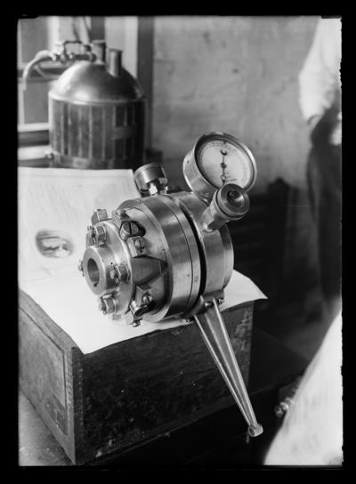 Instrument with gauge, RPM