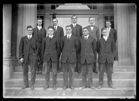 Senior 1914, civil engineering class on steps of Pence Hall, ten men