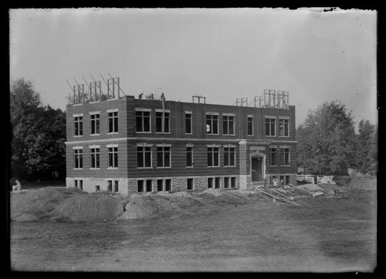 Agricultural Building (Scovell Hall), construction