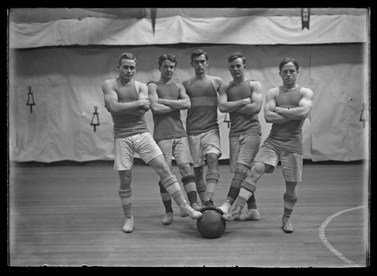 Basketball team session 1908-1909