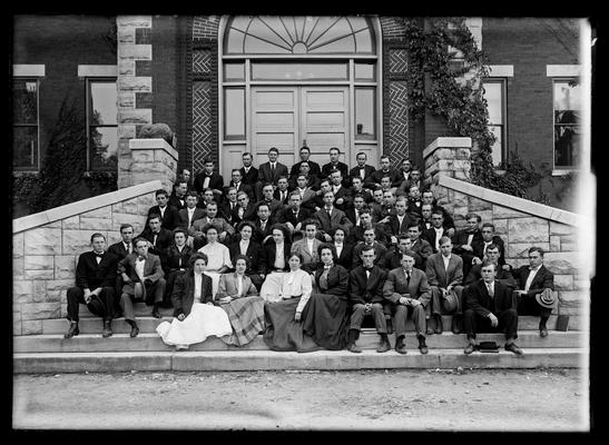 Senior class, 1908-1909 KSU (Kentucky State University?)