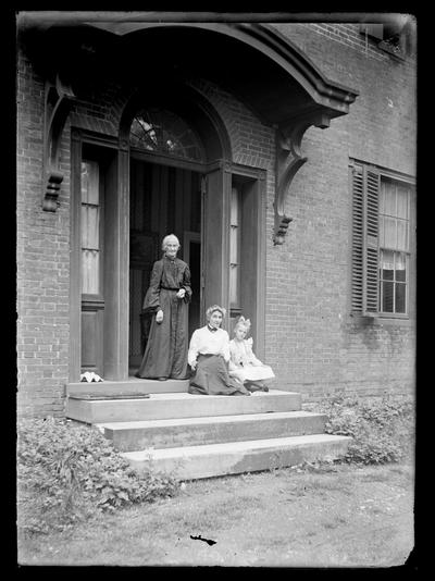 Winton doorway, Aunt Titia, Sallie, Catherine, one woman standing, woman and girl seated