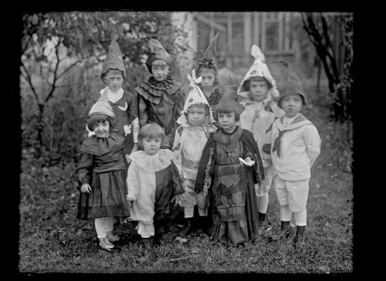 Ten children, Halloween