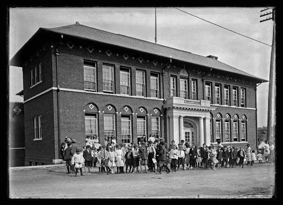 Lincoln School, children and adults in front of, for Mrs. Breckinridge