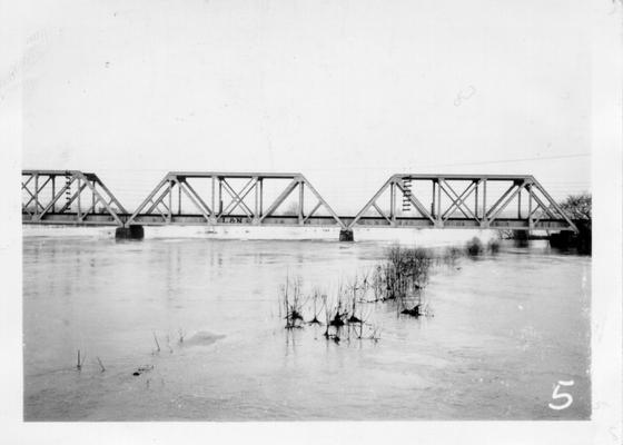 L  &  N Bridge across Salt River at Shepherdsville during 1940 flood