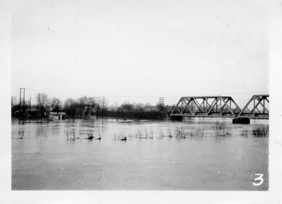 L  &  N Bridge across Salt River at Shepherdsville during 1940 flood