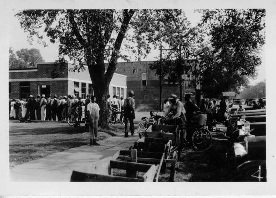 Henderson Negro Commodity Distribution in Henderson, September, 1940. They brought every conceivable kind of push cart for hauling the commodities