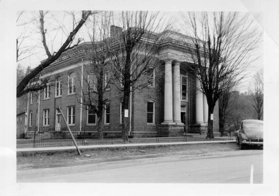 Jackson County Courthouse at McKee, 1942