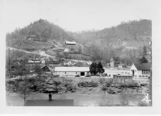 WPA Warehouse in Hyden. Warehouse is in center. House and hospital for Frontier Nurses in upper left corner