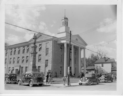 Lewis County Courthouse in Vanceburg