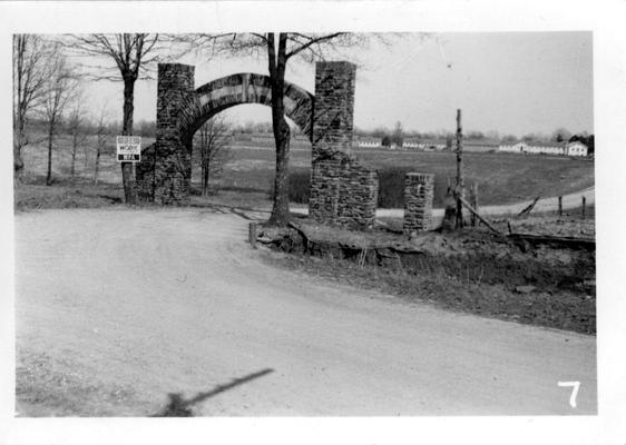 Entrance arch to Blue and Grey State Park