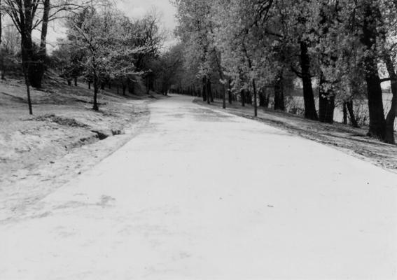 Project #897 District 6: Shawnee Park River Road. This project also includes landscaping and grading river banks. The work covers nearly a mile of river frontage. A completed section of the Shawnee Park River Road, looking southward from foot of Chestnut Street, is shown in this photograph, taken April 28, 1936