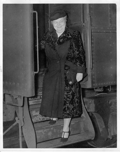 Mrs. Florence S. Kerr, Assistant Commissioner arriving to address Kentucky Sponsors of Projects and interested laymen with the Community Service Project Section, February 8, 1940