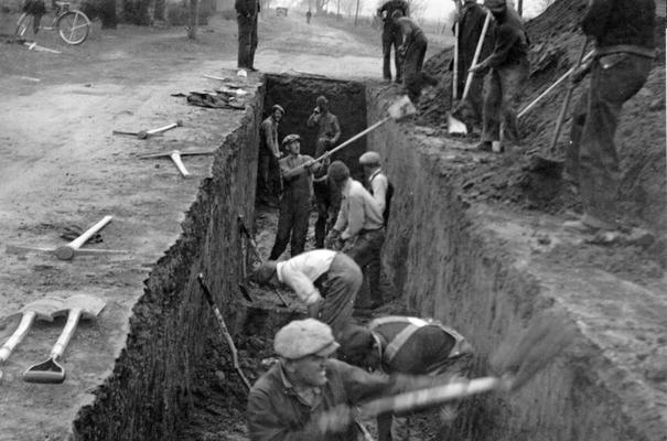 Project #2656 District 1: Installation of sewers in Ford, Kelroy and Griffith avenues in the City of Owensboro, KY. View photographed March 1, 1936, shows crew opeing ditch for 27-inch pipe