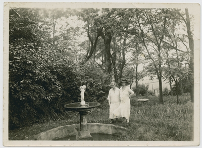 Katherine Helm,                                  The garden on Helm Place, my two sisters Miss Dee and Miss Katherine (verso)