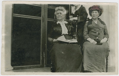 Emily Todd Helm and unidentified woman at Helm Place