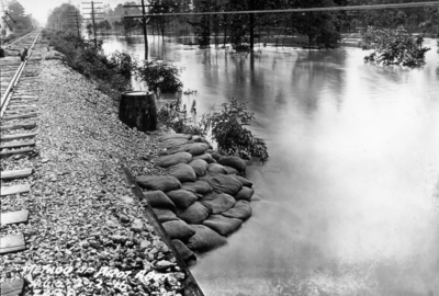 Warrior River flood, by railroad tracks