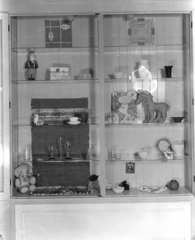 Glass-shelf display