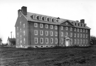 Bradley Hall (men's dormitory)