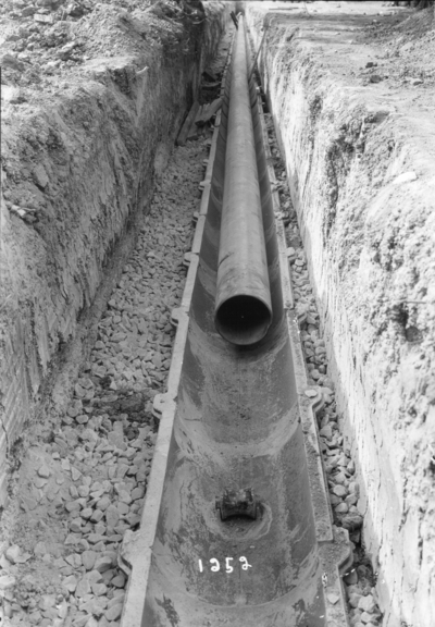 Laying pipeline