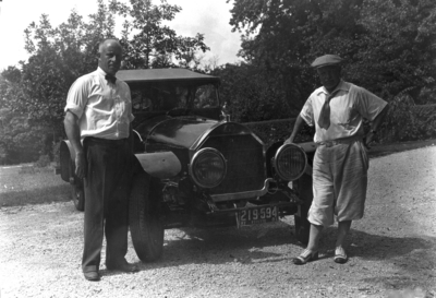 Anderson, F. Paul (Dean of Mechanical Engineering, 1892 - 1918; Dean of Engineering, 1918 - 1934) left and unidentified man examining a car