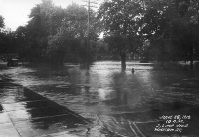 Flood of 1928, S. Limestone near entrance to University (at Winslow Street, now Euclid/Avenue of Champions), 10:00 a.m