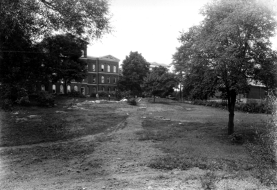 White Hall, men's dormitory on the left, Administration Building in the background and Barker Hall on the right leading to the Botanical Garden with the Student Union (not pictured) at the foot of the walkway