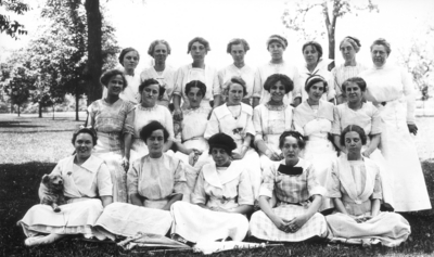 Group photograph, women