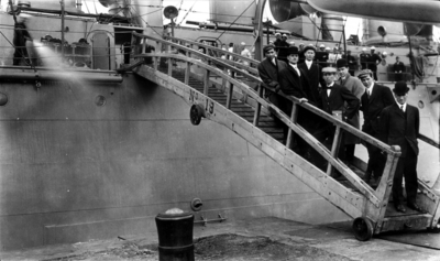 Engineering (class of 1910) trip to Norfolk, boarding or leaving a ship