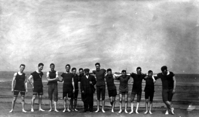 Engineering (class of 1910) trip to Norfolk, group photograph on the beach