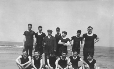 Engineering (class of 1910) trip to Norfolk, group photograph on the beach