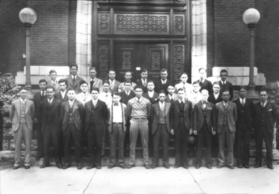 Group photograph, Commerce group, Hann left front, McIntyre right front, in front of Mathews Building